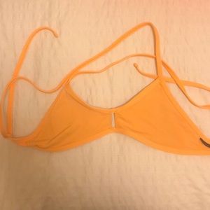 Jolyn vent bikini top size M mango